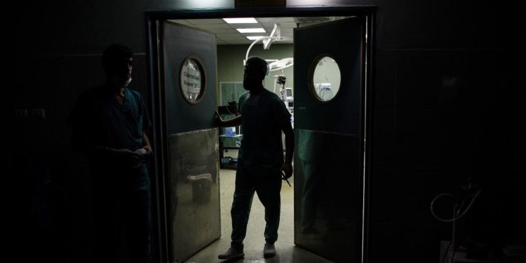 Gazzede hastanelerde yatak dolulukları yüzde 300e ulaştı