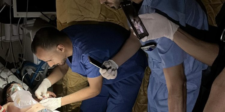 Katil İsrail, Gazze'de en az 1581 sağlık çalışanını öldürdü