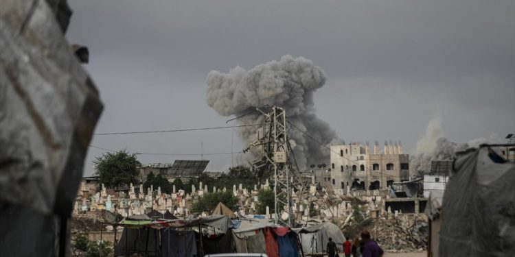 Katil İsrail'in Gazze'ye düzenlediği son saldırılarda 7 Filistinli yaşamını yitirdi