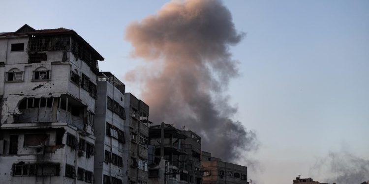 Gazze'deki kilise İsrail'in saldırı tehdidine rağmen açık kalacağını duyurdu