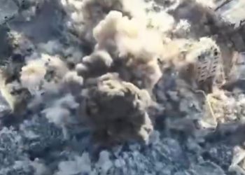 Soykırımcı İsrail, Gazze'de patlayıcı robotlarla sivil binaları havaya uçuruyor