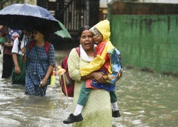 Cammu Keşmir'de şiddetli yağışların yol açtığı afetlerde 30 kişi yaşamını yitirdi