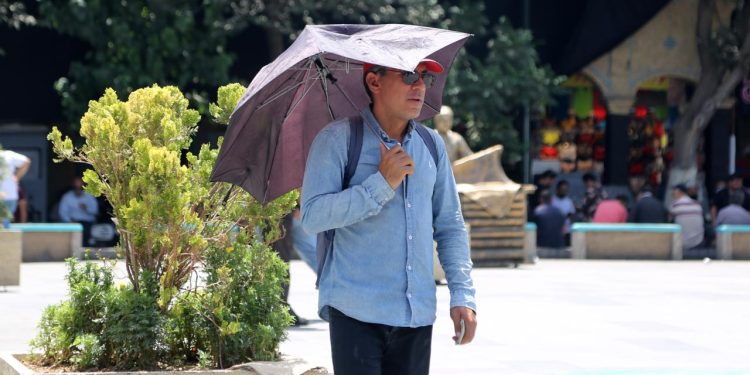 İranda enerji tüketimini azaltmak için 13 eyalette sıcak hava tatili