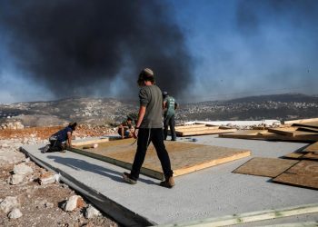 Filistin topraklarını gasbeden İsrailliler, Batı Şeria'da yeni bir kaçak yerleşim yeri inşa etti