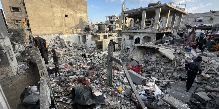 İsrail'in Gazze'ye saldırılarında can kaybı son 24 saatte 75 artarak 62 bin 819'a çıktı