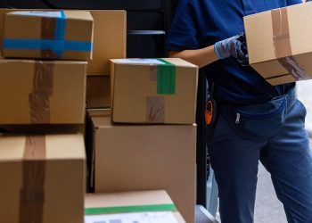 Avustralya, tarifeler nedeniyle ABD'ye kargoların çoğunu askıya aldı