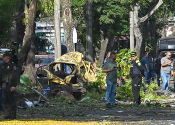 Kolombiya'da askeri üs yakınlarında bombalı saldırı: Ölü ve yaralılar var