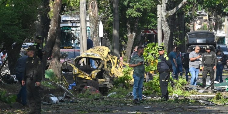 Kolombiya'da askeri üs yakınlarında bombalı saldırı: Ölü ve yaralılar var