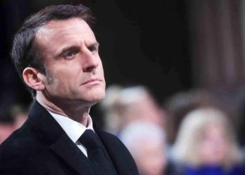 Fransada muhalefet, hükümetin güvenoyu alamaması halinde Macron için azil süreci başlatacak