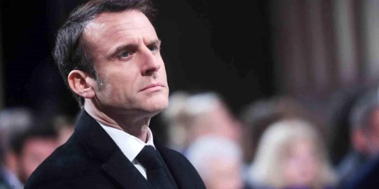 Fransada muhalefet, hükümetin güvenoyu alamaması halinde Macron için azil süreci başlatacak