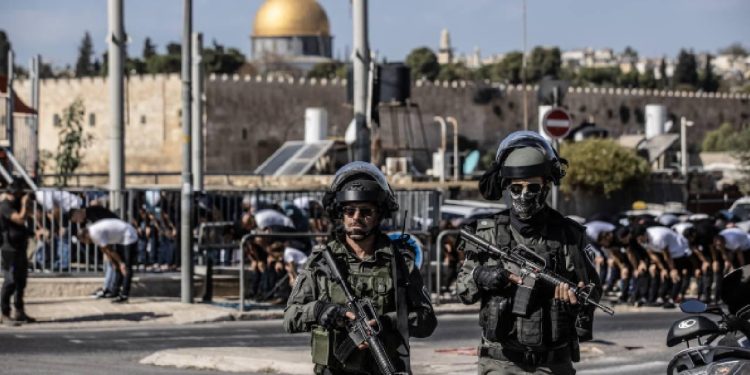 Mescidi Aksa'ya baskın düzenleyen fanatik Yahudilerden dini enstrüman provokasyonu