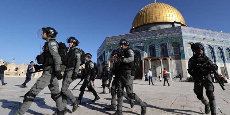 Filistin: Yahudilerin Aksa'da boru çalması tarihi ve hukuki statüyü değiştirme girişimidir