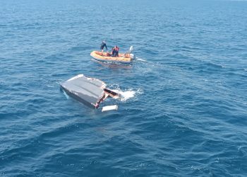 Marmara Adası açıklarında parçalanmış halde bulunan teknedeki iş insanı aranıyor