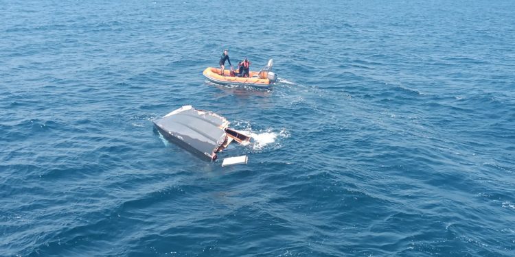Marmara Adası açıklarında parçalanmış halde bulunan teknedeki iş insanı aranıyor
