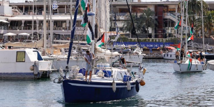 Onlarca tekne İsrail'in ablukasını kırmak ve Filistin ile dayanışma için Akdeniz'de yelken açtı