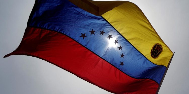 Venezuela, Kolombiya sınırına 15 bin güvenlik gücü yerleştirecek