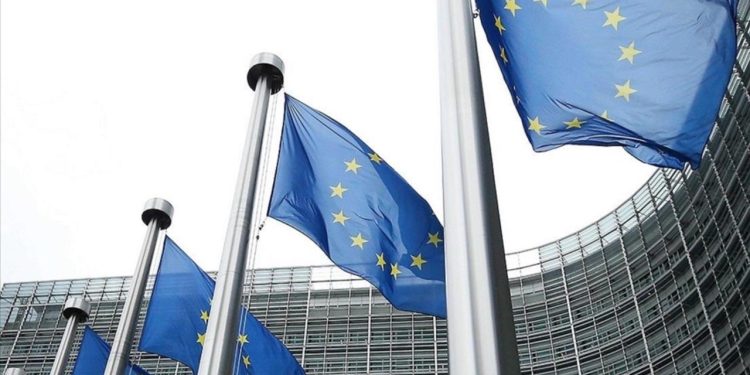 AB'den hava sahasını ihlal eden Rus İHA'larını düşürdüğünü açıklayan Polonya'ya destek