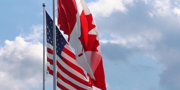 Amerikalı turistler Kanadalı taklidi yapıyor: Bayrak kopyalama oyunu