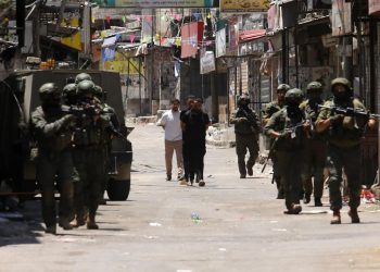 Katil İsrail ordusu Batı Şeria'da 6 kişiyi gözaltına aldı