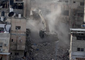 İşgalci İsrail ordusu Batı Şeria'da Filistinlilere ait bir evi ve tarım tesisini yıktı