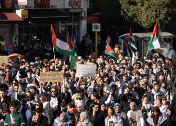 Berlin'de düzenlenen Filistin'e destek yürüyüşüne 100 bini aşkın kişi katıldı