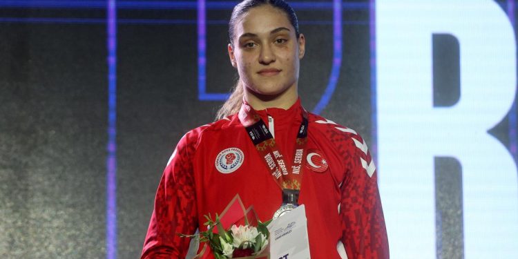 Milli boksör Büşra Işıldar, Dünya Şampiyonası'nda finale yükseldi