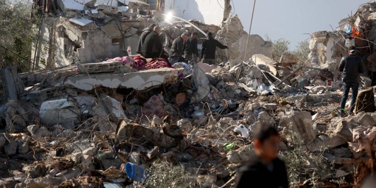 Katil İsrail'in 252 gündür saldırdığı Cenin Mülteci Kampı'nda 63 Filistinli hayatını kaybetti