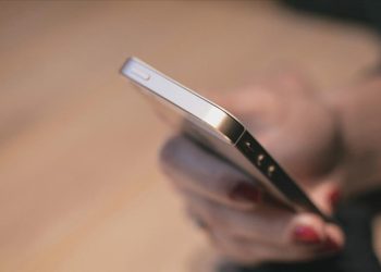 Yetişkinlerin yüzde 28'i sürekli çevrim içi