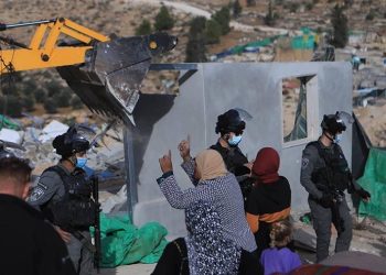 Filistin topraklarını gasbeden İsrailliler, Batı Şeria'da bir Filistinlinin evine el koydu