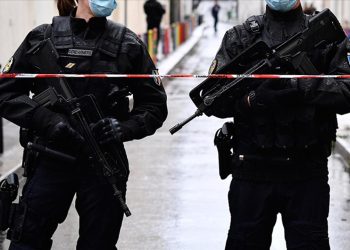 Pariste müzeden 700 bin dolarlık altın çalındı