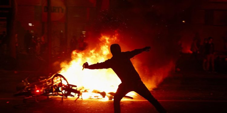 Fransa'da Macron karşıtı gösterilerde 540 kişi gözaltına alındı