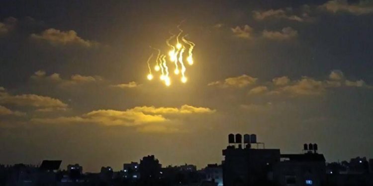 Katil İsrail, Gazze kentinin batı mahallelerinde binaları hedef alan saldırılarını yoğunlaştırıyor