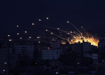 Katil İsrail, Gazze kentinde ana sağlık merkezlerini hedef aldı