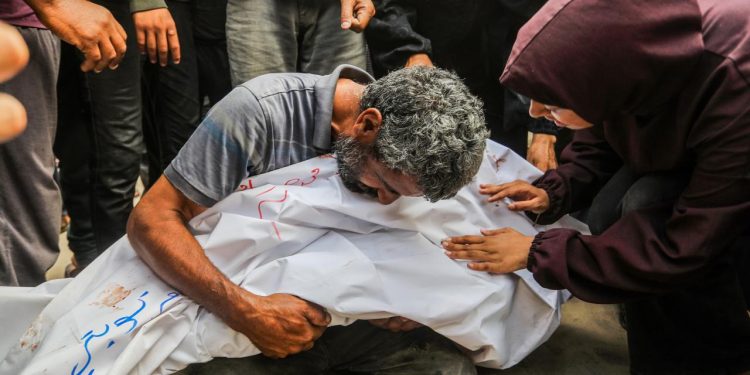 Soykırımcı İsrail'in Gazze'ye son 24 saatteki saldırılarında 75 kişi hayatını kaybetti