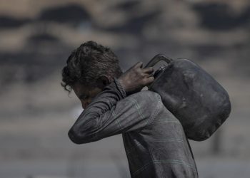 Soykırımcı İsrail ordusu Gazze'de kara saldırılarını genişleterek Filistinlilere kenti terk etmeleri çağrısı yaptı