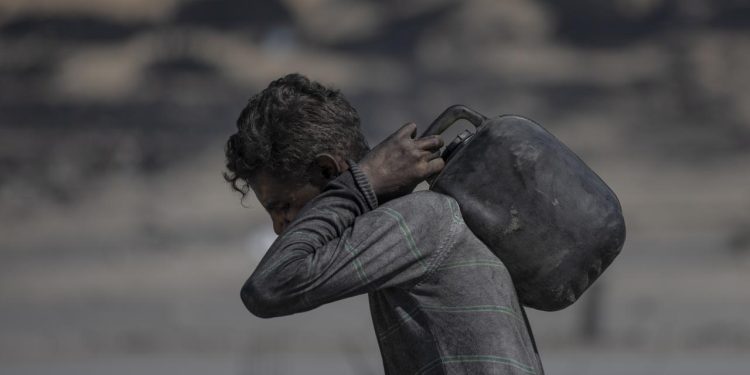 Soykırımcı İsrail ordusu Gazze'de kara saldırılarını genişleterek Filistinlilere kenti terk etmeleri çağrısı yaptı