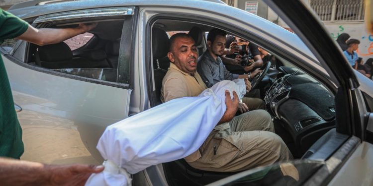 Katil İsrail'in Gazze Şeridi'ne düzenlediği saldırılarda 28 Filistinli hayatını kaybetti