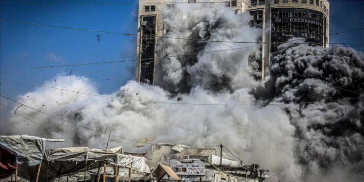 Soykırımcı İsrail'in Gazze'ye düzenlediği saldırılarda 13 Filistinli hayatını kaybetti