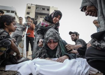 Katil İsrail aralarında yardım bekleyenlerin de olduğu 24 Filistinliyi daha katletti