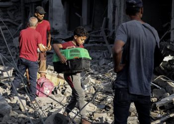 Gazzeliler çöp yığınları arasında yaşam mücadelesi veriyor