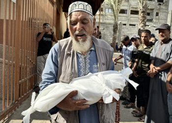 Katil İsrail'in Gazze'ye düzenlediği saldırılarda hayatını kaybedenlerin sayısı 65'e yükseldi