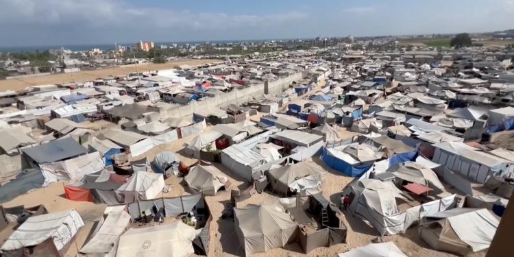 TRT Gazze'deki çadır kentleri görüntüledi