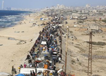 Soykırımcı İsrail'in saldırıları nedeniyle Gazze kentindeki Filistinlilerin zorunlu göçü sürüyor