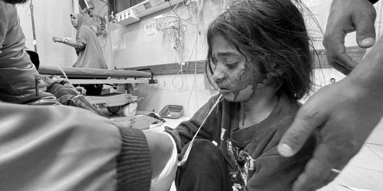 Soykırım ordusu Gazze kentindeki Rantisi Çocuk Hastanesini hedef aldı