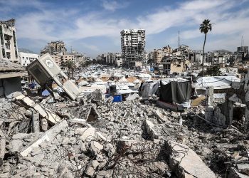 Katil İsrail Gazze Şeridi'nde aralarında çocukların da olduğu 29 Filistinliyi daha öldürdü