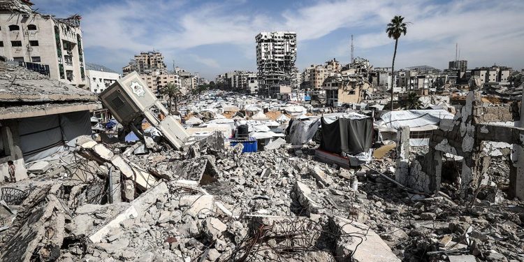 Katil İsrail Gazze Şeridi'nde aralarında çocukların da olduğu 29 Filistinliyi daha öldürdü