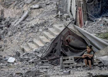 Katil İsrail, Gazze'de tarihi eserlerin bulunduğu binanın yer aldığı bölgeyi bombaladı