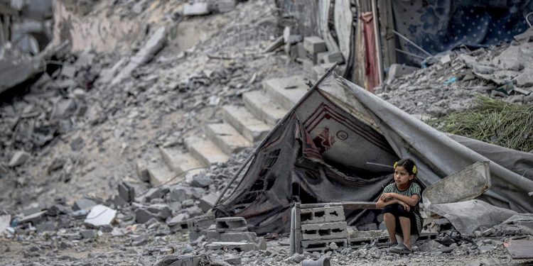 Katil İsrail, Gazze'de tarihi eserlerin bulunduğu binanın yer aldığı bölgeyi bombaladı