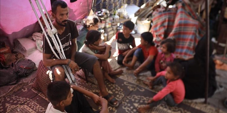 İsrail'in yardım merkezine düzenlediği saldırıda 9 çocuk öksüz kaldı