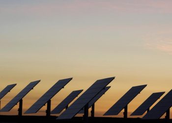 Küresel güneş enerjisi kurulumları yılın ilk yarısında yüzde 64 arttı